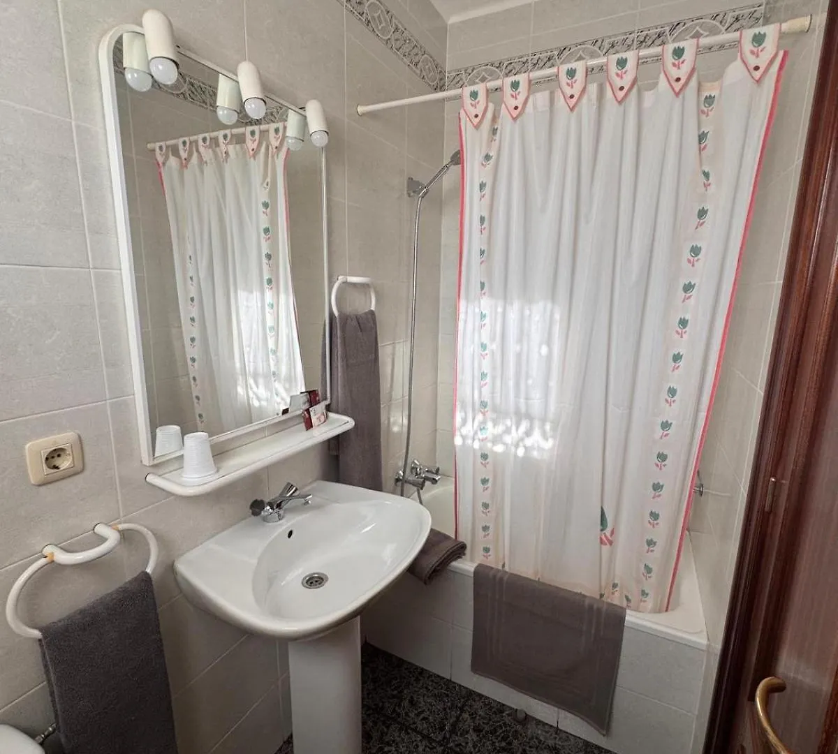 ** بيت ضيافة Hostal El Violi كارذونا إسبانيا